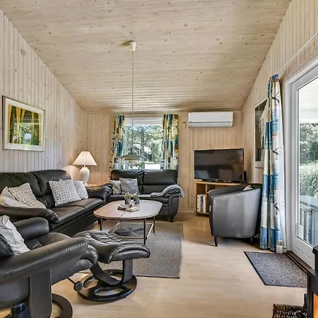 Front In With Sauna