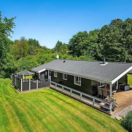 3 Bedroom Cozy In Tranekaer * Stoense